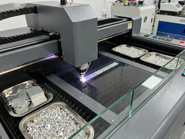 紅外皮秒激光切割機：不止珠寶加工！多領(lǐng)域鋯石薄片切割的全能設(shè)備