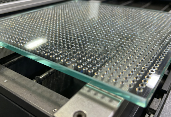 聚焦高鋁玻璃精密加工：紅外皮秒激光鉆孔設(shè)備賦能深蘇滬產(chǎn)業(yè)，超越激光彰顯品牌實(shí)力